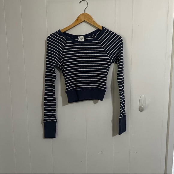 Aerie Blue and Cream Cropped Fitted Crew Neck Sweater - Picture 1 of 3